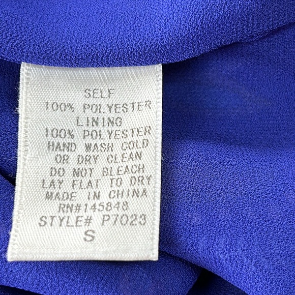 Everly floral short romper, size small, great condition. Lined. - Picture 13 of 14